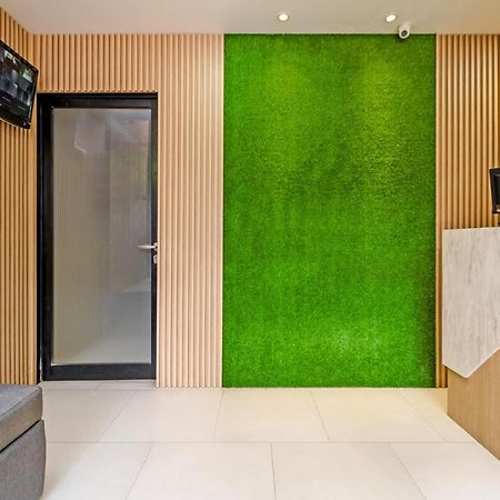 Env Room Jakarta Extérieur photo