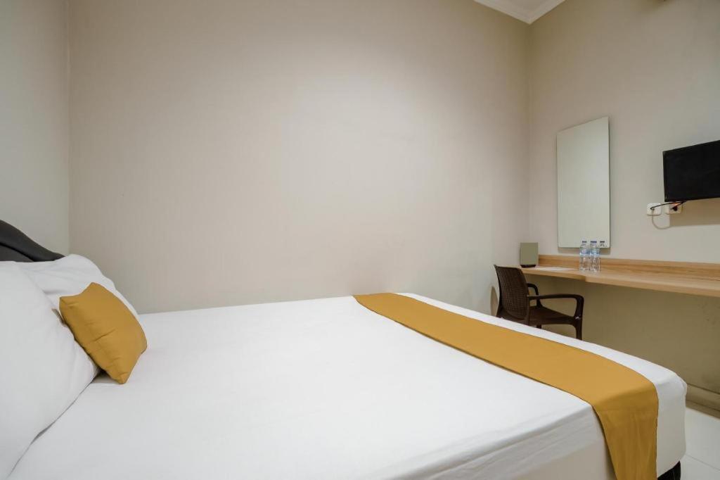 Env Room Jakarta Extérieur photo