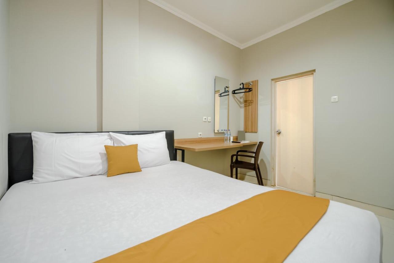 Env Room Jakarta Extérieur photo