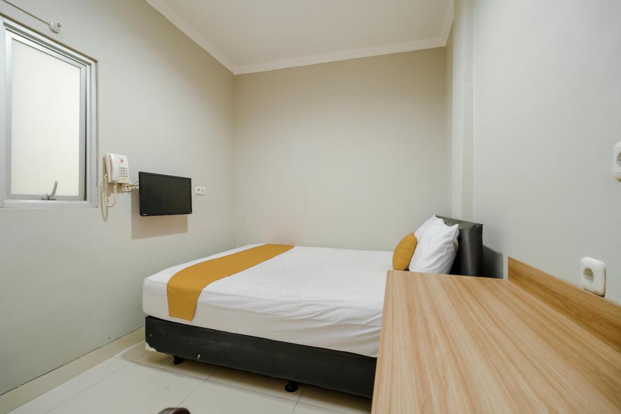 Env Room Jakarta Extérieur photo