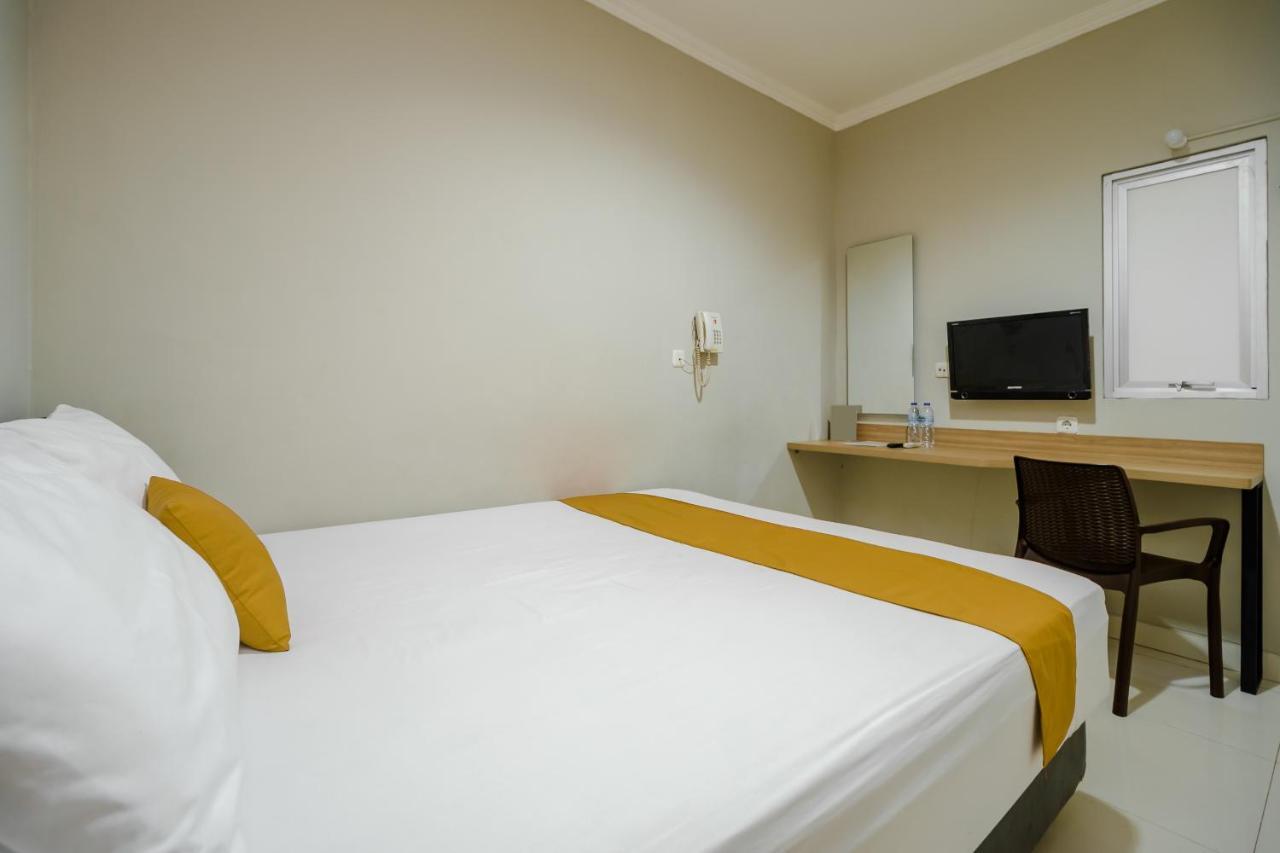 Env Room Jakarta Extérieur photo